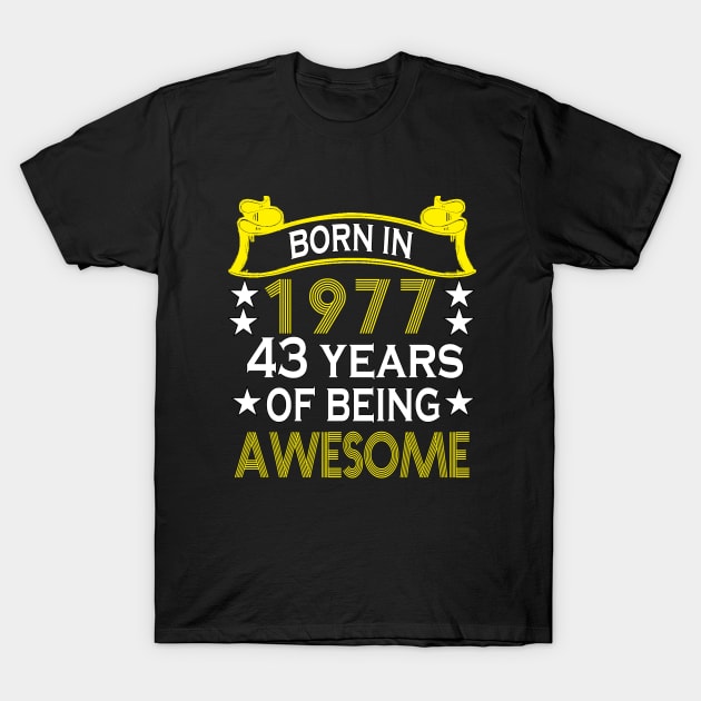 Born in 1977 43 years of being awesome T-Shirt by Emma-shopping